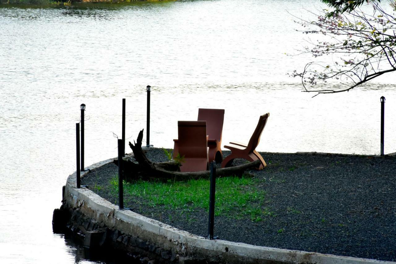 Pelican Lake Uda Walawe Extérieur photo