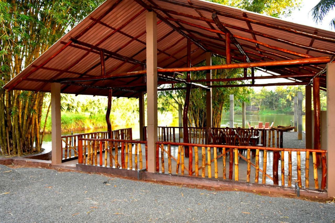 Pelican Lake Uda Walawe Extérieur photo